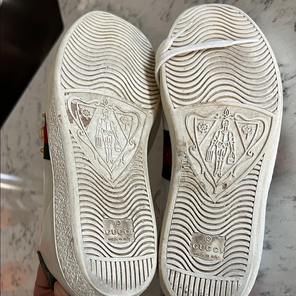 Gucci White and Green Athletic Shoes with Red Accents - Picture 4 of 5